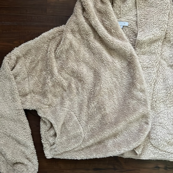 Cropped Teddy Jacket - Picture 3 of 6